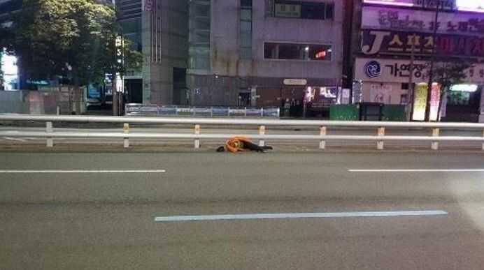 15daef4bd116780fdfd786bcee440d4423ac4cd2da58099983070d747ce880bcadc19f6b56b984323a2e1b403bb0dc30b2a3d4449a3e60fde3c4eff8de3207ee