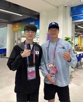 7e132c685cd2fc9d56888e68a4791ea07ca8b12e158570545eb66158c3cdc08267d62bca568f7f6808032b4343a56dd347197ff729b5e875b102ab4a82cf8783