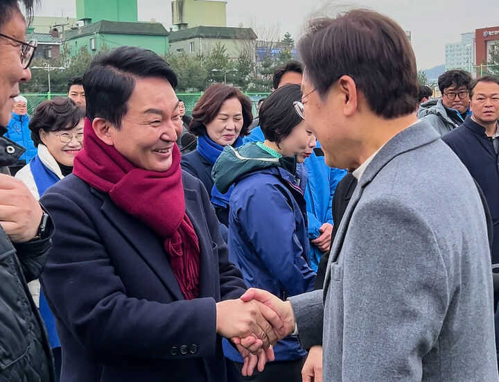 81c2de06752185954adc46ecf928b6289b678533a782d4e99a6ff5256c2a49a27dea4644241a54e9d6e4027942dde15090398cbcde549d4d9cf6c0b07145469d