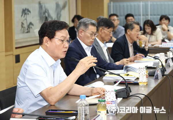 a4741ee19ea77de556e7b09c5cd07fdbbd385bdaf4cecbdaed2933eef3b10e7ae0bfe6cf9ca74699107619d65dab905f571781921ef68eb4f77dd72c6c55f899