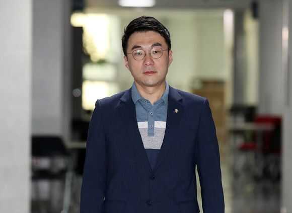 a918065ee3e438de981821e729e6a04bd787fa5bd5c11bf525d0eb43395731d1e6a3b2d32f6b6094829c7b2760eeec78178f265748b12fd981c36babf2ea229c