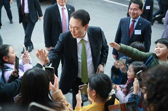 b490d8b1b4b1ce7c91e64ec158d7164d5b576d3926212a3b4ec695bc52d92a09852751ffff904e64f3ea7f17ce6a049979a0899feb8c5618ce6665036b681d5c