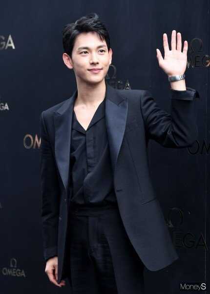bba96e0b574472163830d5daa86e12981e977e1a8d09c7605c1b051b91040b387743e5bba9789c8d7db0a008b3925e09871b580ddbb6499e1e9f2bac4a5cadc8