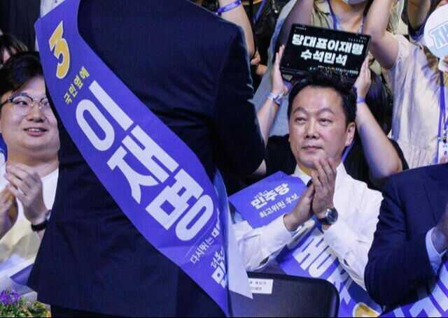 c2e7813d6e8cbb2e172725c888ec638b859f3b018fc164be49fdbba5266ee76dd63311b10bfe3d093747a2e9a4852e9c89602efd0f65a1a432e63b3e4414dd40