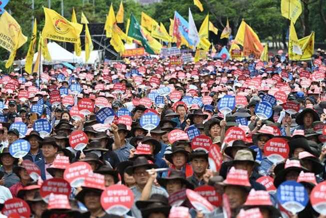 e5db0720af876bc0cbf7bd10019dd898d7427ce52fc7104b1b825d1e9428a47367c84c1d3042a3cb203ef597d80baa5e33b5d1ca9564934ba9f9ad3a3cc0f0fa